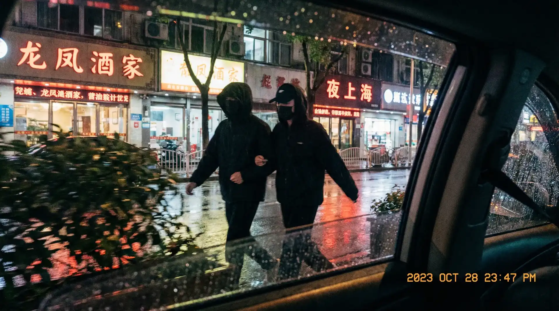 我年轻漂亮的继坶8 - 顶流明星深夜密会现场抓拍照片